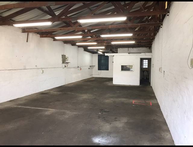 120M² WAREHOUSE TO LET IN NEW GERMANY